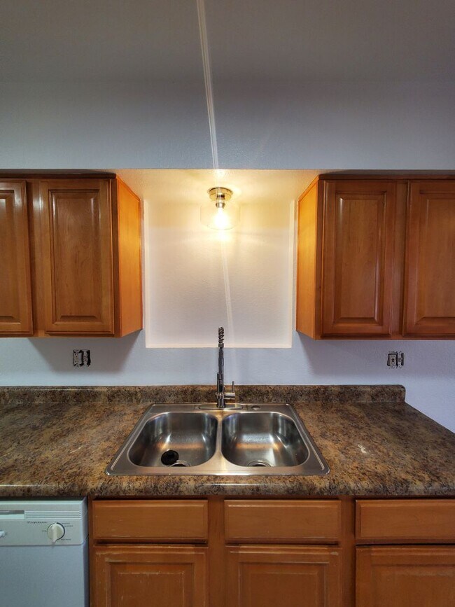 Foto del edificio - 3 Bedroom single level home- garage - fire...