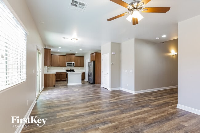 Foto del edificio - 6753 Crystal Run Ln