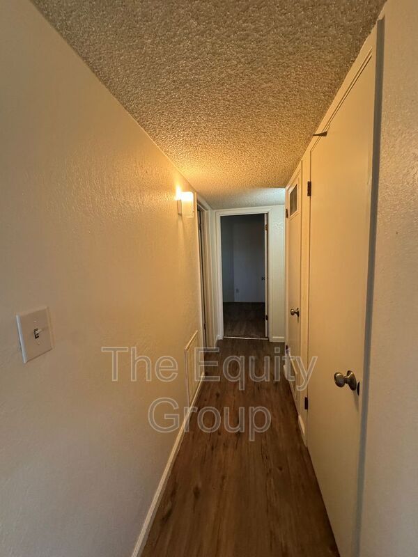 Foto del edificio - 1300 W Elowin Ave