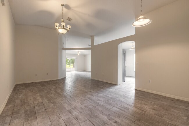 Building Photo - 109 Blue Daze Cir