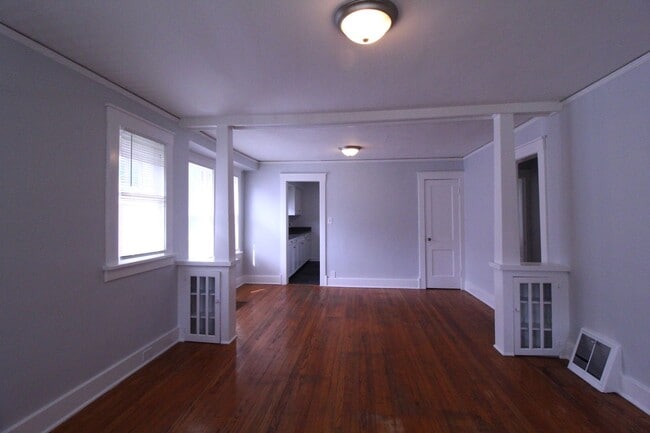Building Photo - September FREE On This 2 Bedroom 1 Bath Ho...