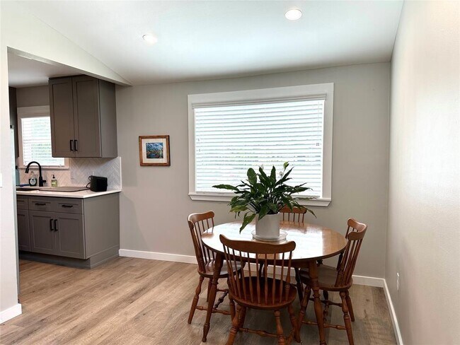 Building Photo - 3103 Locke Ln