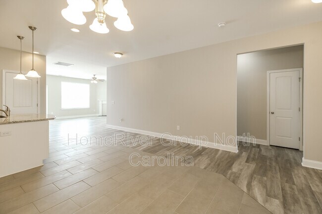 Building Photo - 2505 Trackers Ct