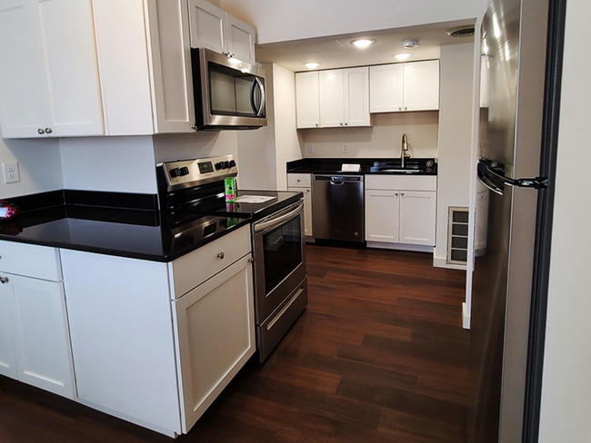 The Burgundy la cocina - 211 Springfield Apartments