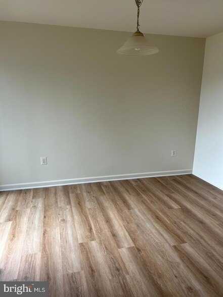 Building Photo - 601 Meadowbrook Dr