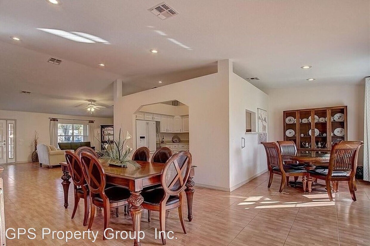 Foto del edificio - 4 br, 3 bath House - 2740 Wells Ave