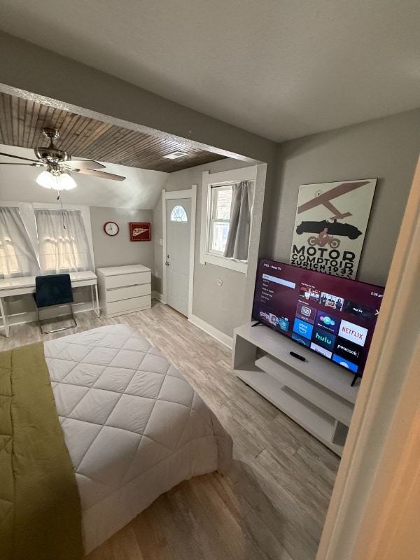 Building Photo - 230 N Randolph St