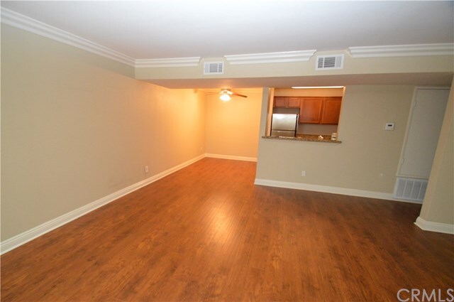 Foto del edificio - 355 N Maple St