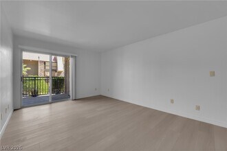 Building Photo - 5295 Indian River Dr