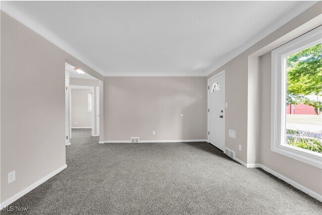 Foto del edificio - 17801 Grovewood Ave