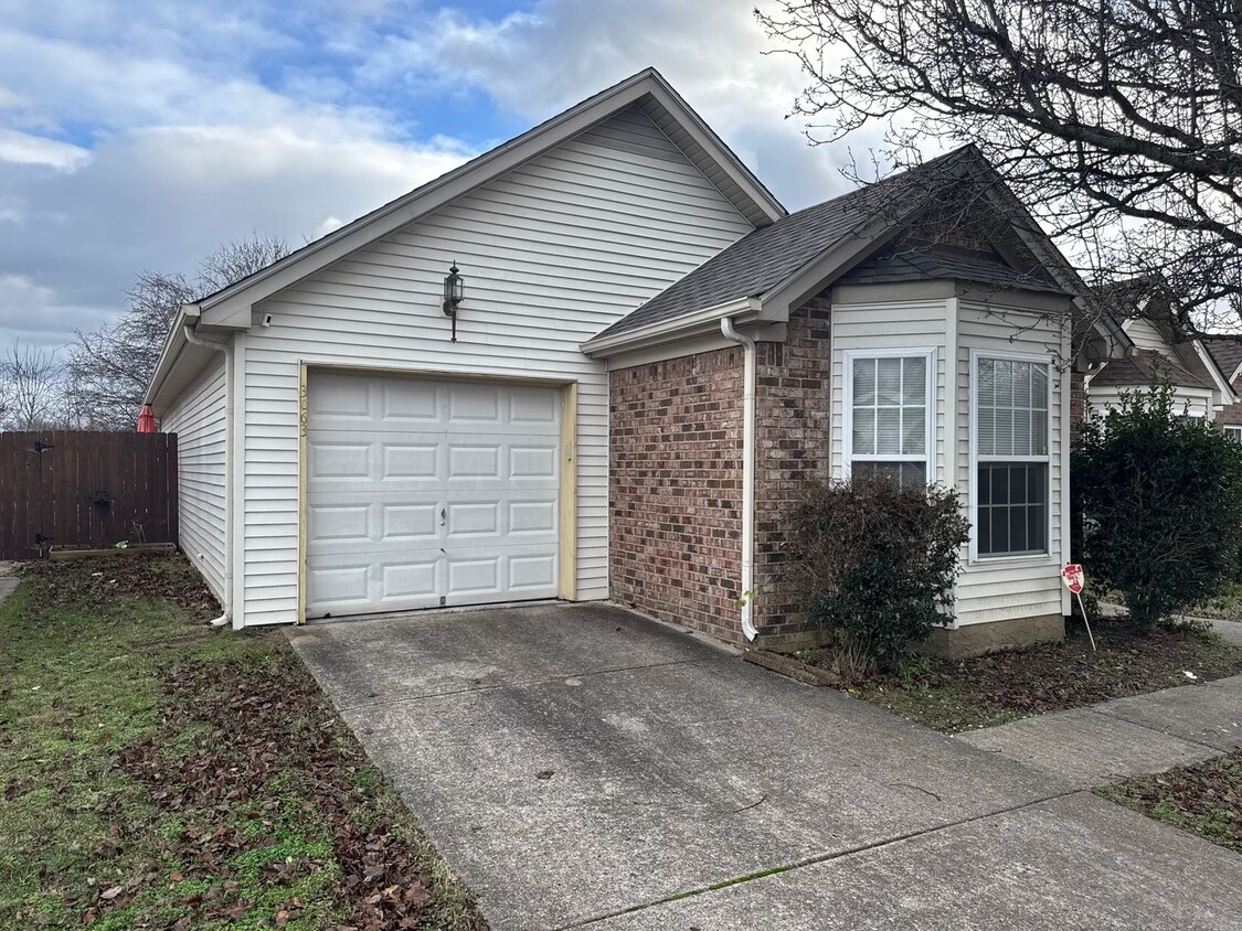 Foto principal - A 3bed/2bath Near Nashville