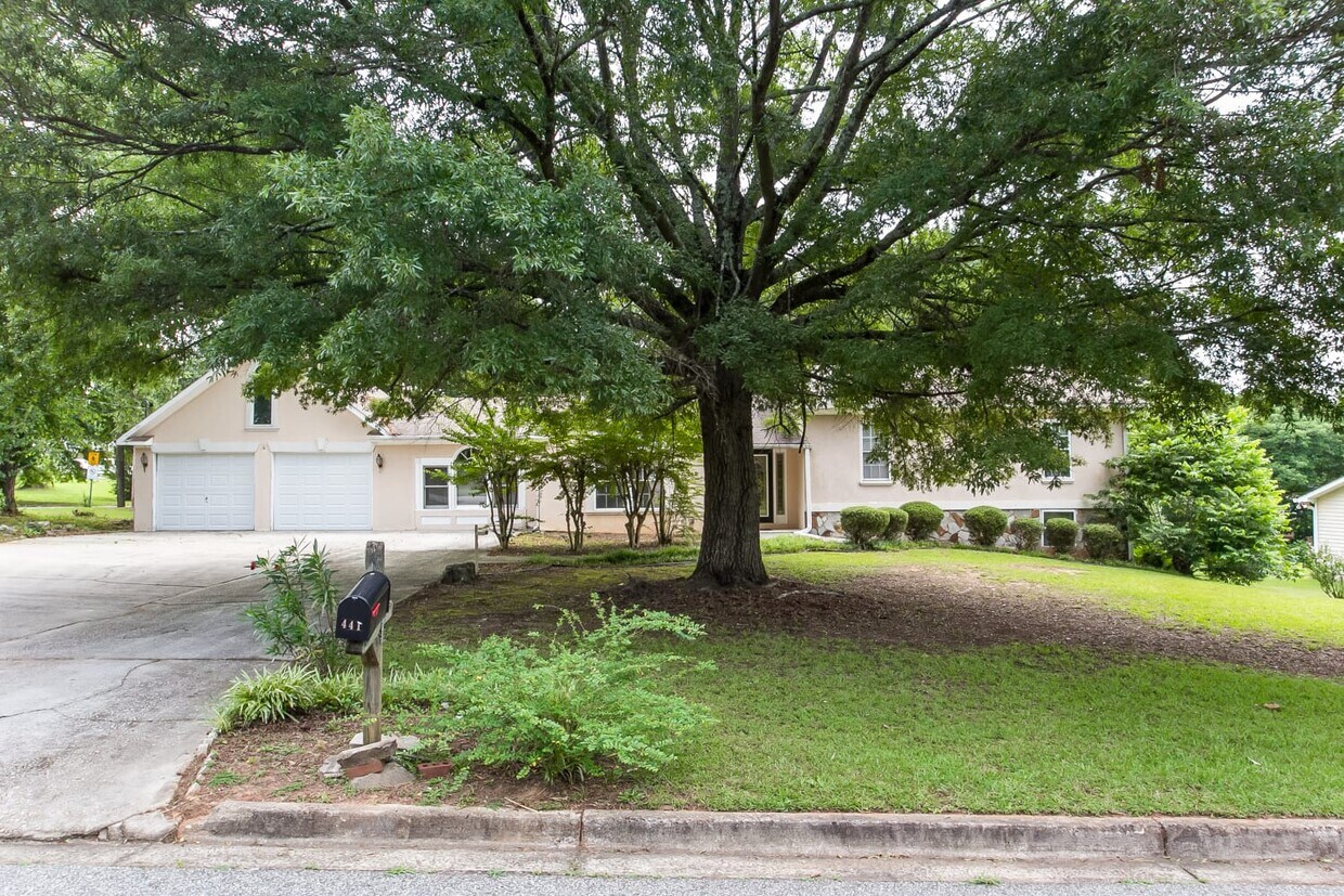 Foto principal - 441 Village Way