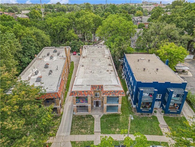 Foto del edificio - 2729 Campbell