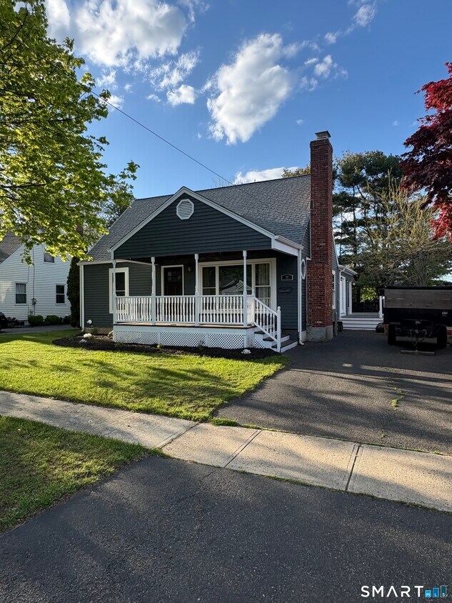Building Photo - 78 Hartland St