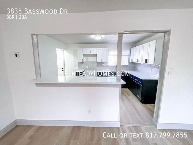 Foto del edificio - 3835 Basswood Dr