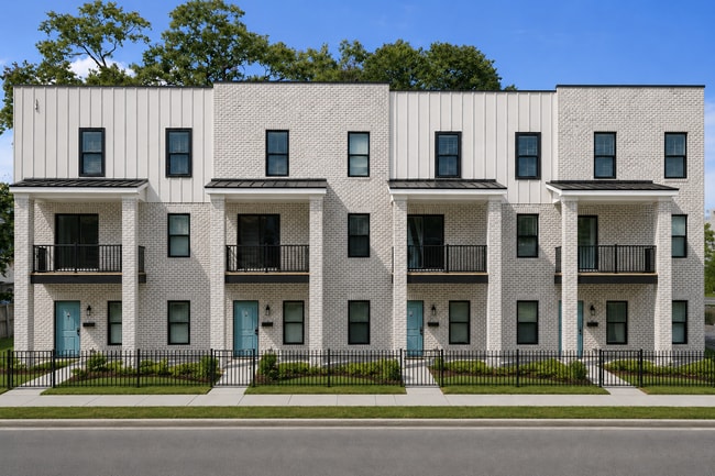 Building Photo - 1104 E 10th St
