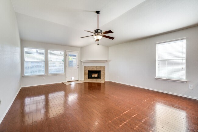 Foto del edificio - 1558 Chivalry Ln