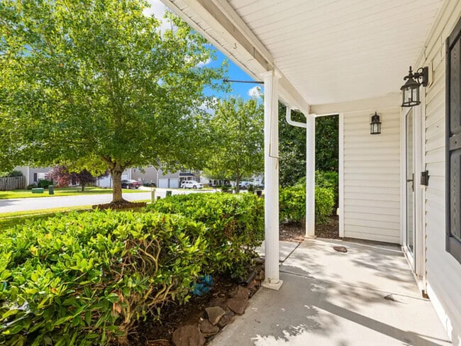 Building Photo - 135 Elba Dr