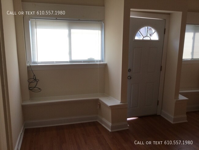 Building Photo - Large Studio Apartment with high ceilings ...