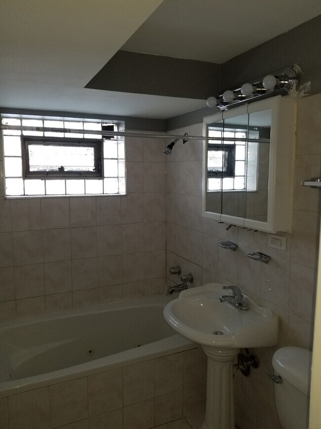 Foto del edificio - 410 E 109th St