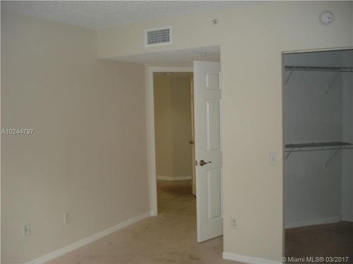 Foto del edificio - 9610 NW 2nd St