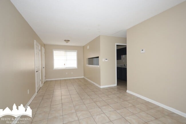 Foto del edificio - 4700 Royal Ridge Dr