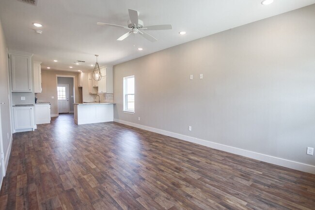 Building Photo - Available Now! New Construction 3 Bed 2 Ba...
