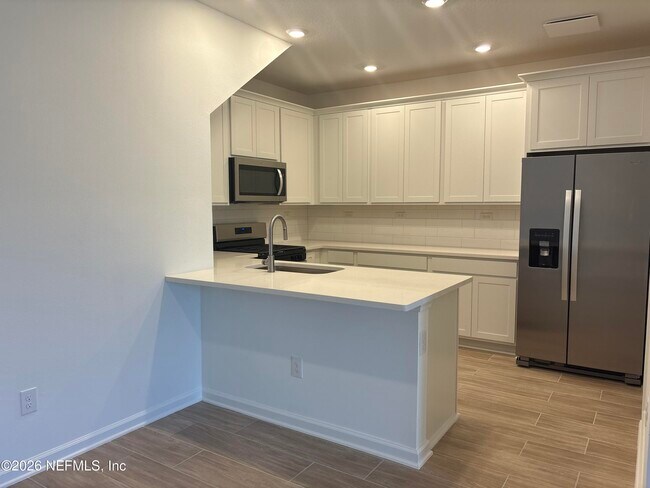 Building Photo - 135 Silver Myrtle Ct