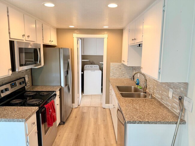 Foto del edificio - Updated 2 Bedroom Home with Garage & Community Amenities