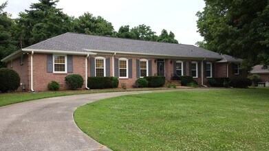 Building Photo - 310 Robinhood Rd