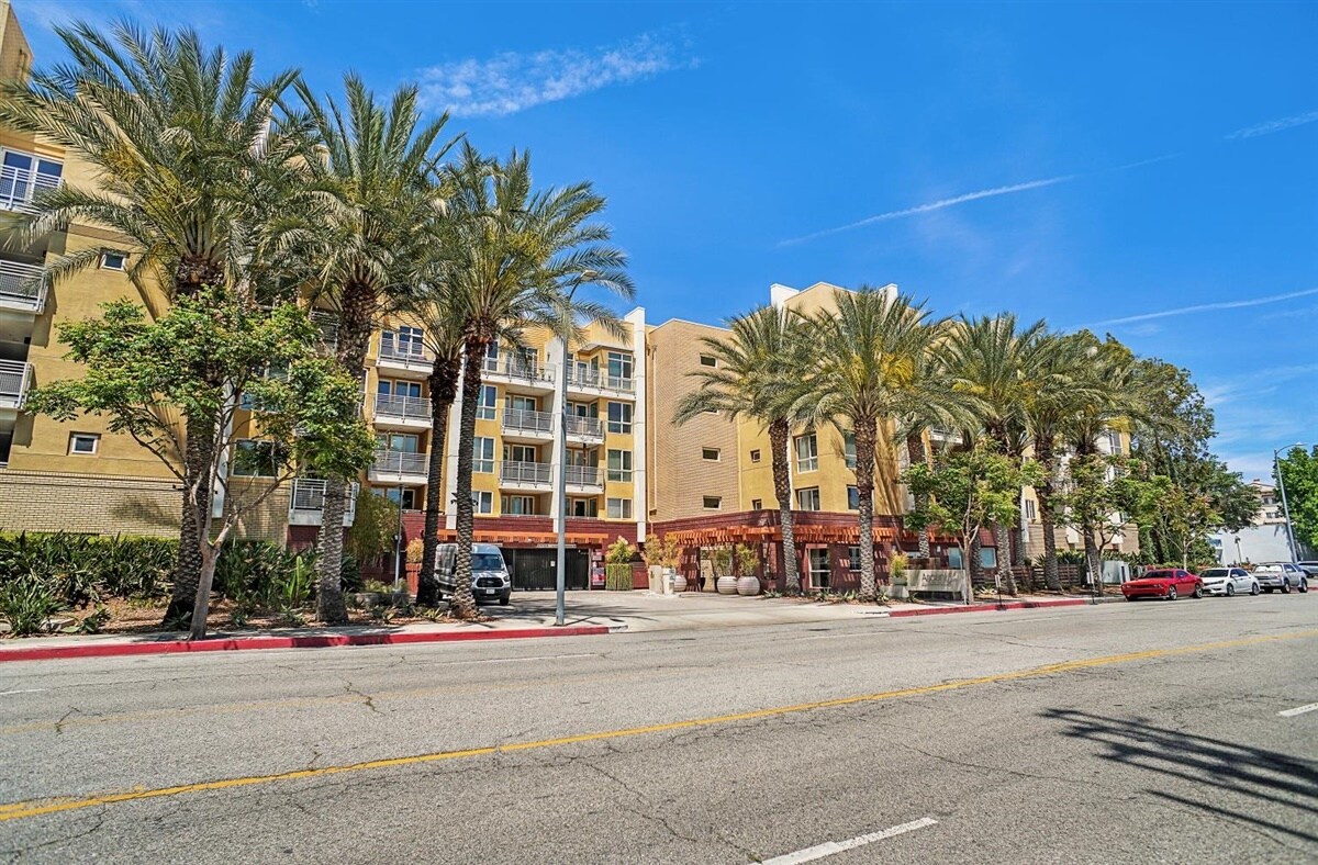 Primary Photo - 21301 Erwin St