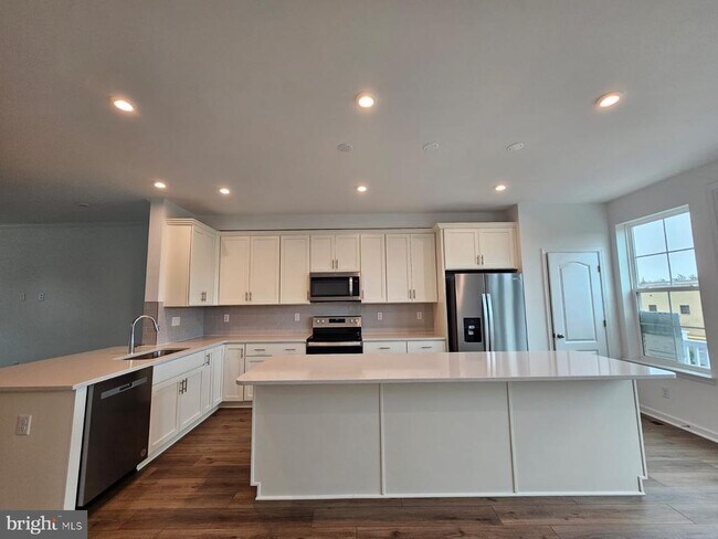 Foto del edificio - 3144 Eton Pl
