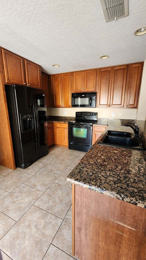 Foto del edificio - Avalon Park corner end Townhome featuring ...