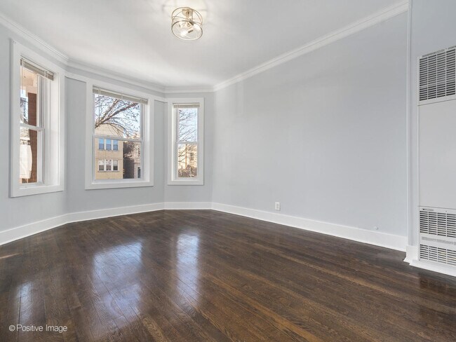 Foto del edificio - 2943 N Fairfield Ave