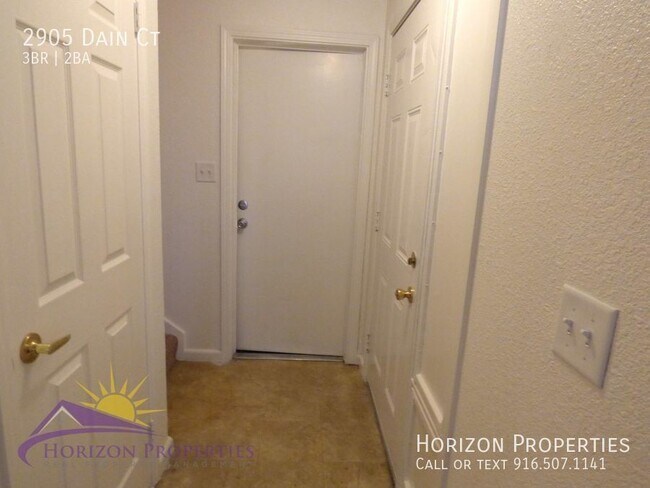 Building Photo - 3 Bed 1.5 Bath Two-story Duplex in Rancho ...