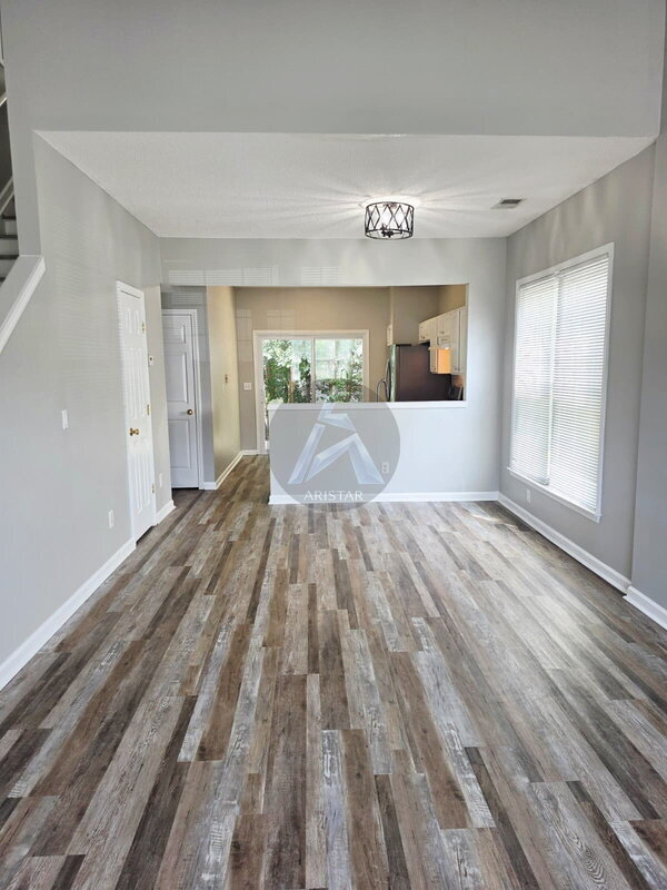 Foto del edificio - 1691 Woodsford Rd