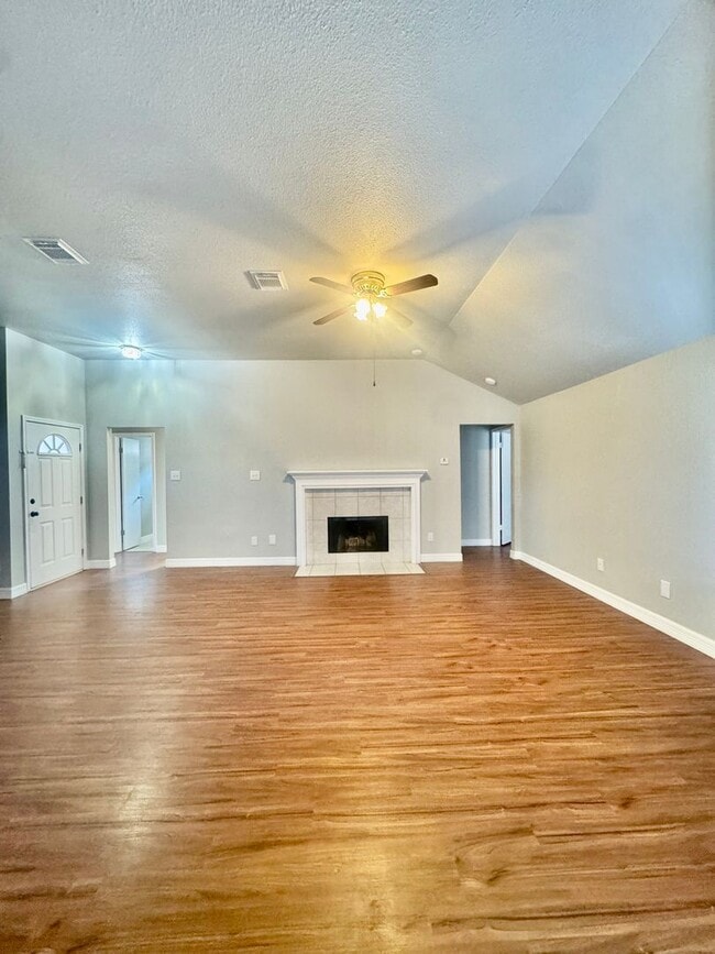 Building Photo - Charming Southside Home Near TAMU-CC and V...