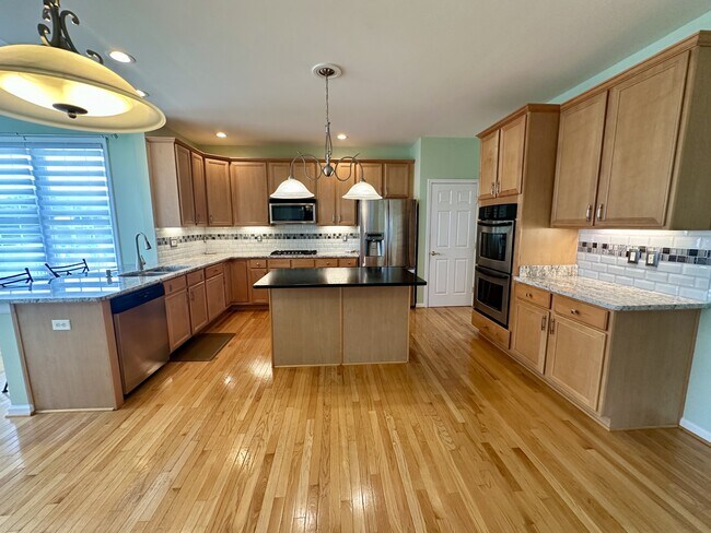 Building Photo - 102 Marlin Ct
