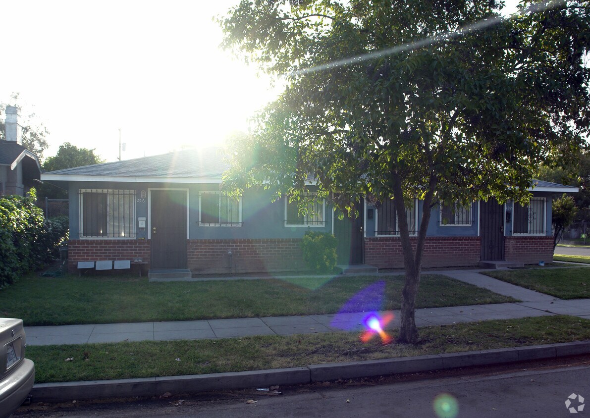 Primary Photo - 206-218 N Yosemite Ave