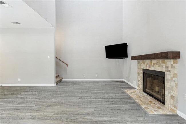 Foto del edificio - 6600 Valleyside Rd