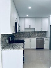 Building Photo - 4200 Hillcrest Dr