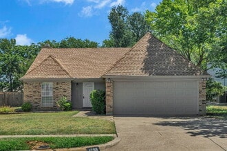 Building Photo - 1708 Woodhollow Dr