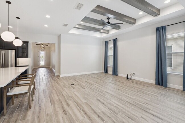 Building Photo - 7790 Four Seasons Blvd
