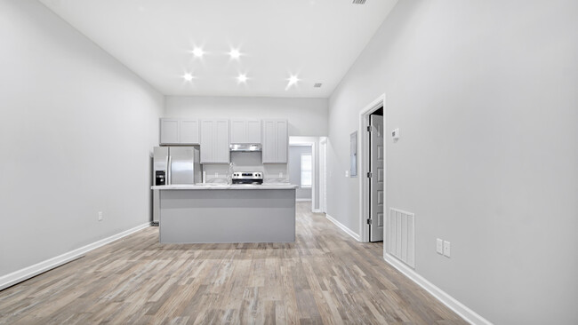 Building Photo - 3835 Avon Rd