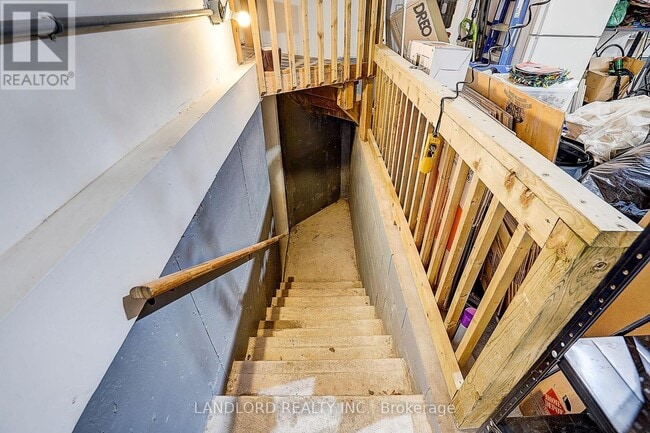 Building Photo - 8 Wood Dale Rd