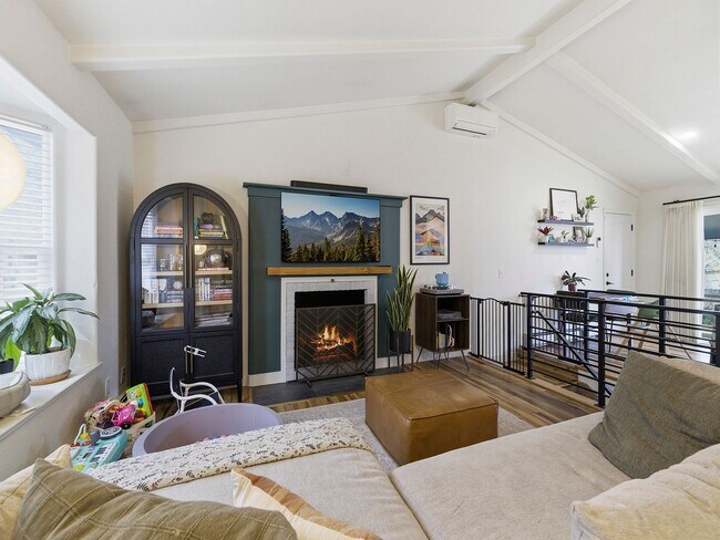 Building Photo - Bright Ranch Style-Home with 2-Car Garage and Spacious Yard