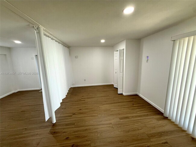 Foto del edificio - 8301 SW 19th St