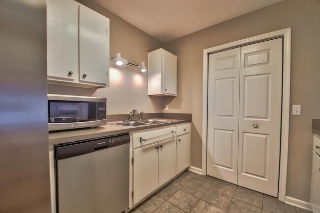 Building Photo - 3606 Cagney Dr