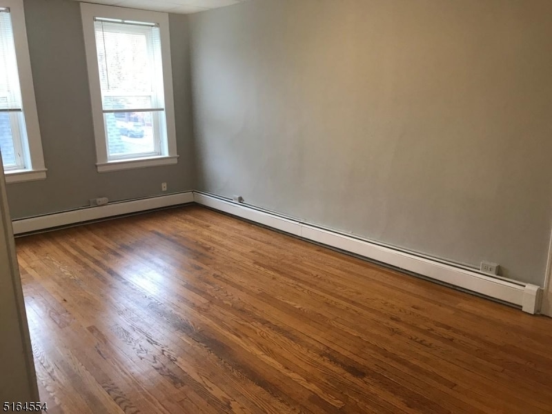 Foto principal - 203 Davis Ave