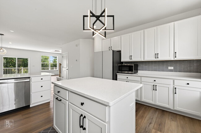 Building Photo - 707 Neubauer Circle